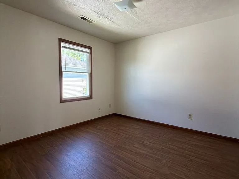 209 Stonewall Ct — Photo 6