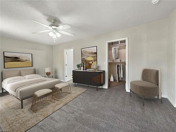 4th image of 5403 Carriage Woods Dr