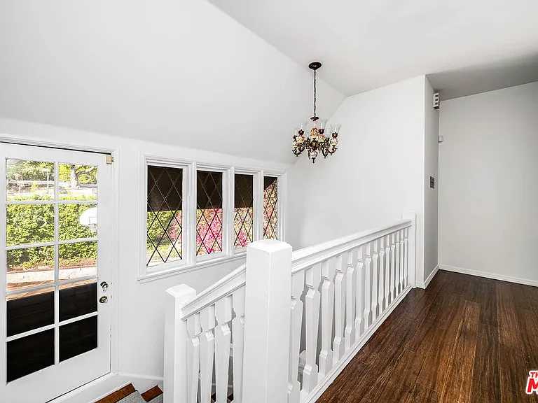 2441 Glendower Ave — Photo 18