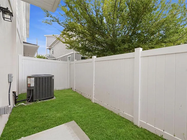 4208 W Carmen St #D — Photo 32