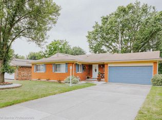 5158 Spinning Wheel Dr, Grand Blanc, MI 48439