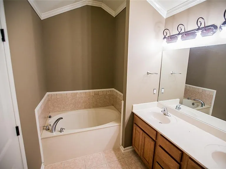 1951 Stephanie Ct — Photo 12