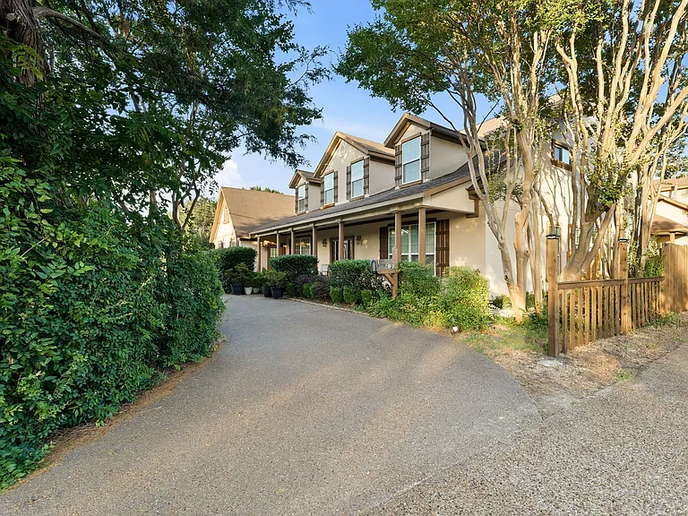 2720 Oates Dr — Photo 69