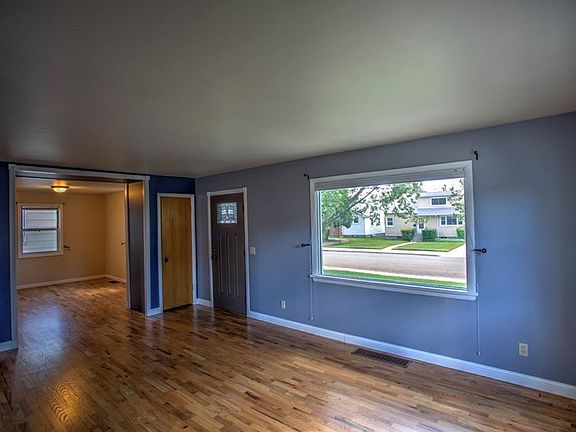 3rd image of 1329 Avenue E