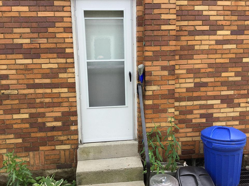 Side entrance 