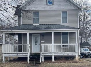 404 Grandview Ave, Muscatine, IA 52761