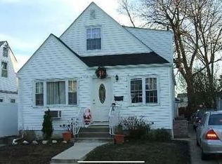 16920 21st Rd, Whitestone, NY 11357