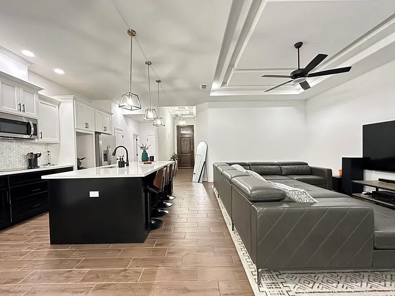 4112 Zion Ave — Photo 3