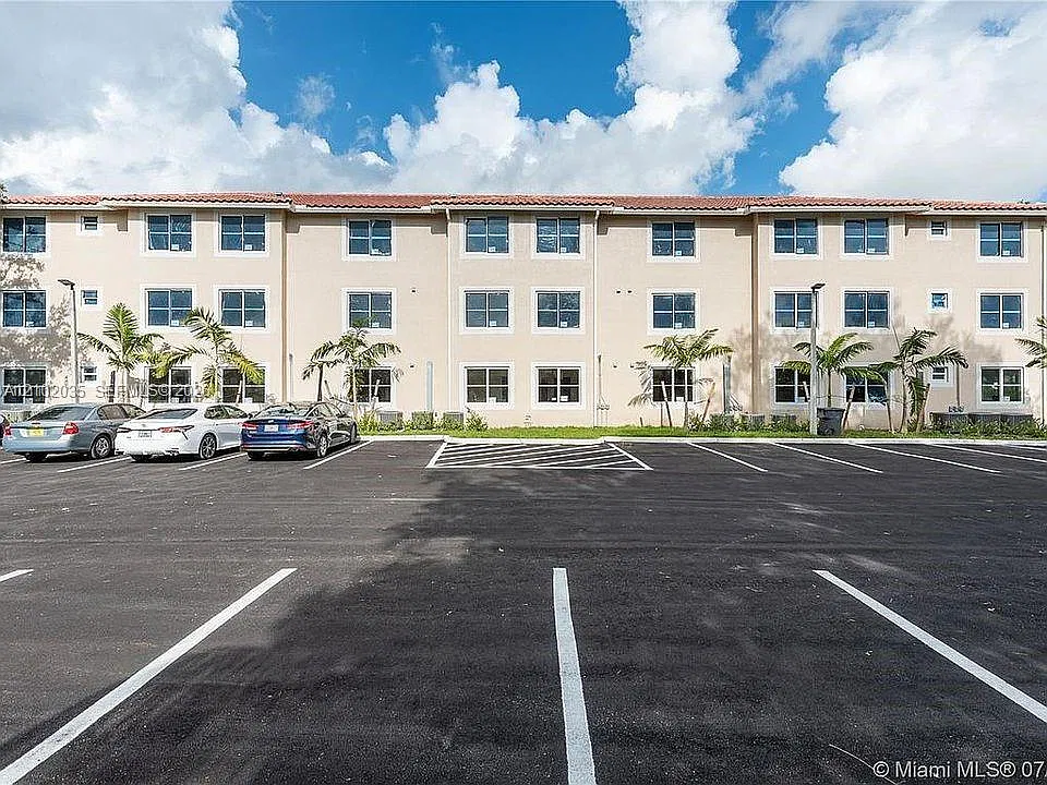 2575 SW 64th Ave #8