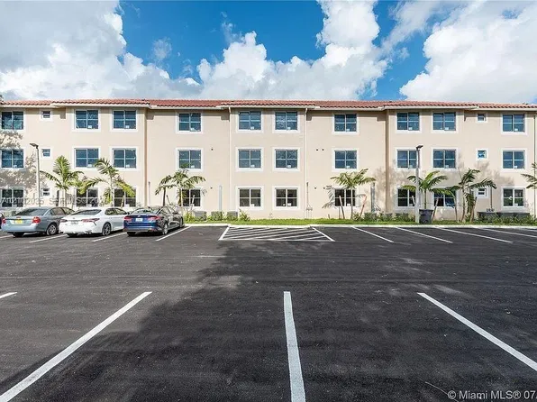2575 SW 64th Ave #8, Hollywood, FL 33023