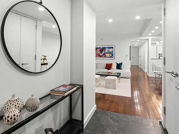3rd image of 100 W 58th St APT 3G