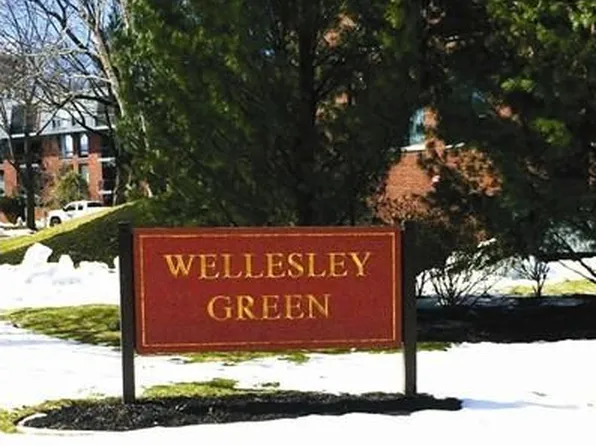 65 Grove St APT 252, Wellesley, MA 02482