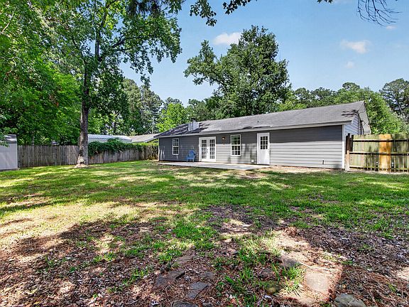 3rd image of 450 Longleaf Dr