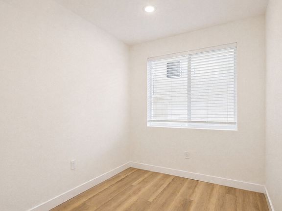 3rd image of 625 Orizaba Ave #5