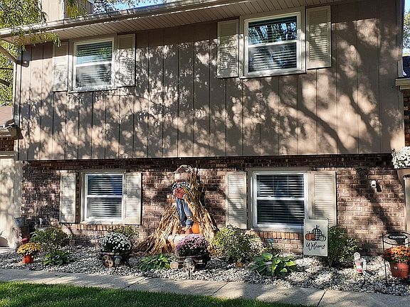 2nd image of 875 Stonewall Dr