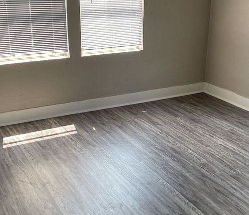 4th image of 2115 N Everest Ave