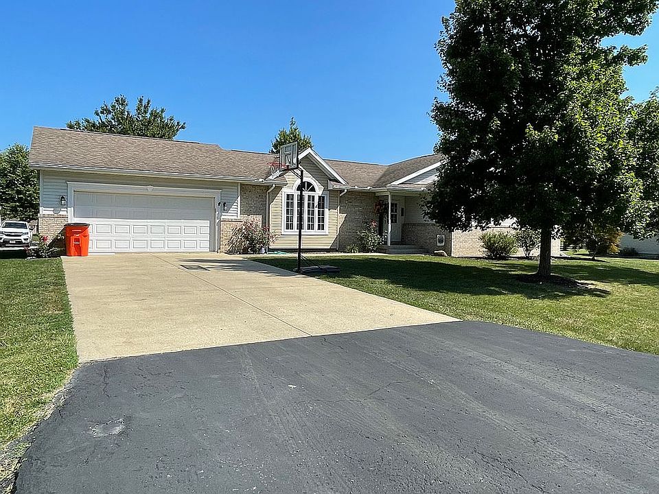 818 Old Theater Dr, Vandalia, IL 62471 Zillow