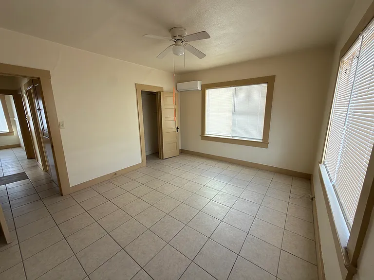 1225 E University Ave — Photo 4