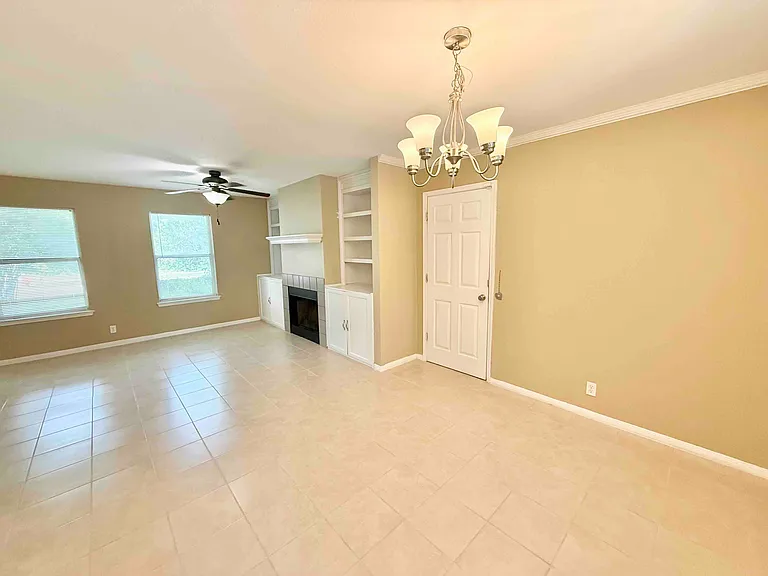 502 Dewberry Dr — Photo 5