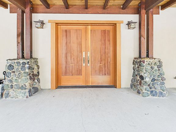 2nd image of 22689 Alderpoint Rd