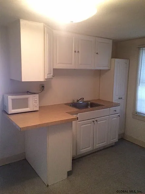 2 bed, 1000 sqft, $1,345 — Photo 2
