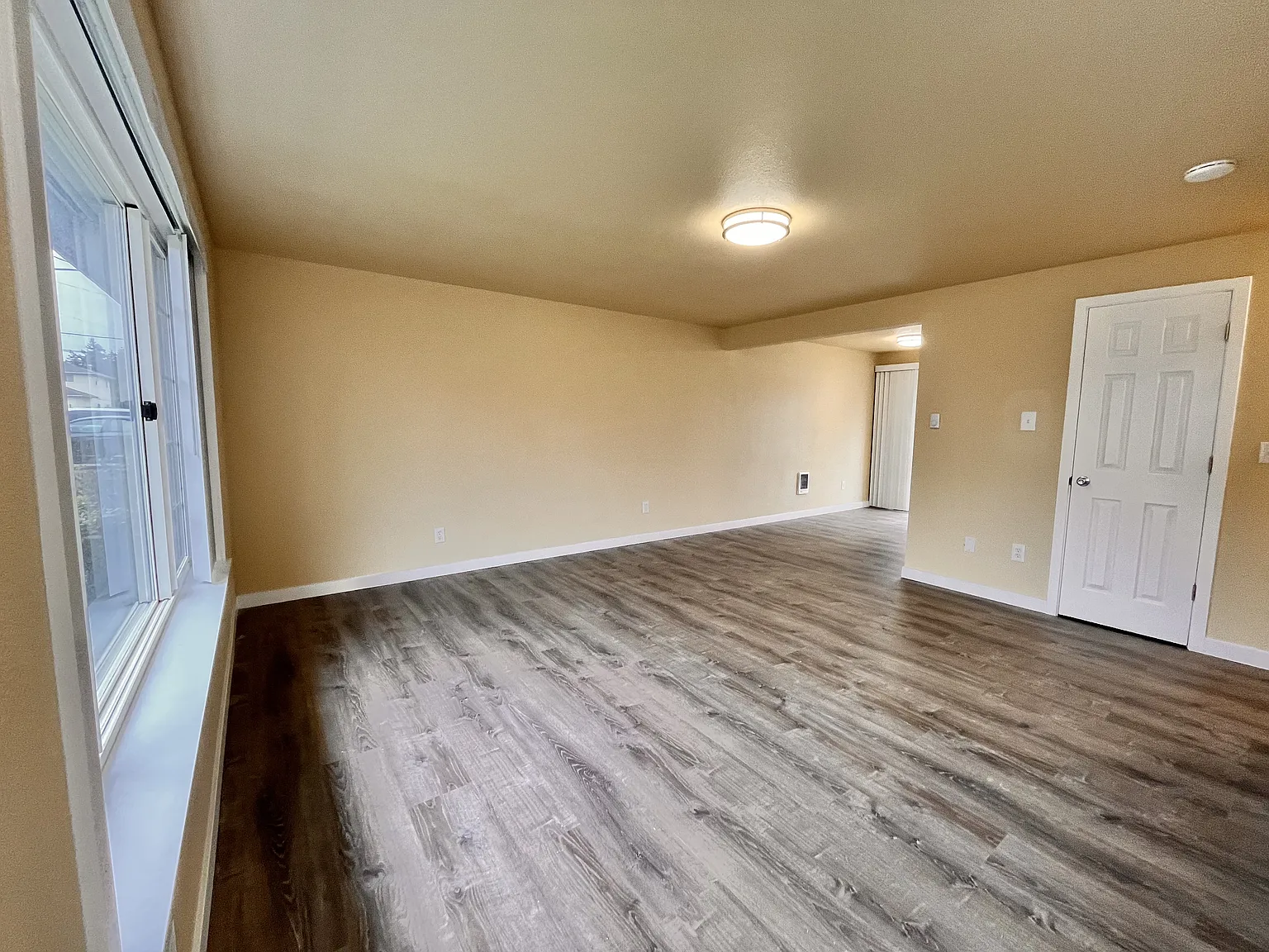 2 bed, 1.5 bath, 1036 sqft, $1,650 — Photo 2