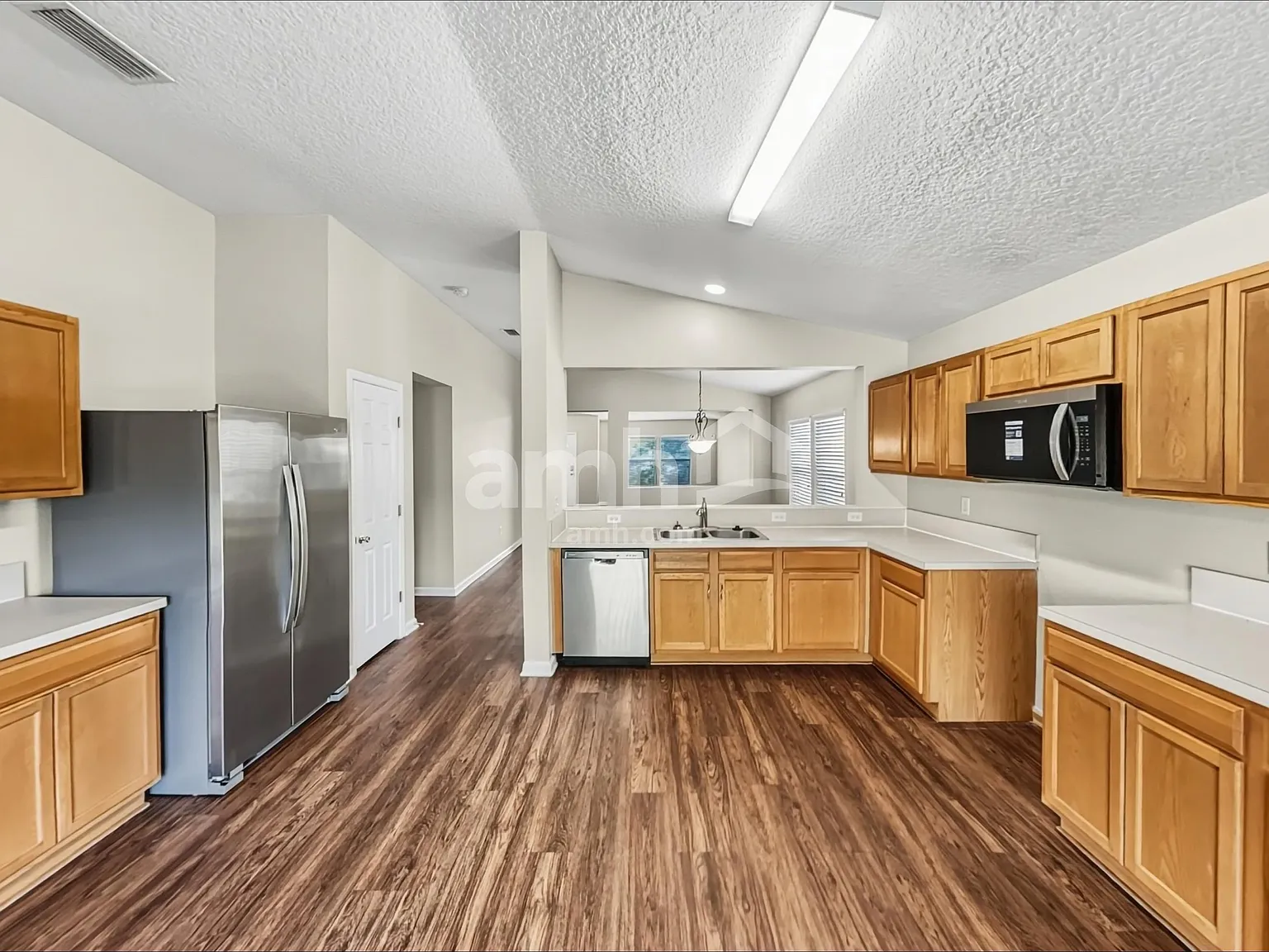 3 bed, 2.0 bath, 1869 sqft, $2,425 — Photo 3