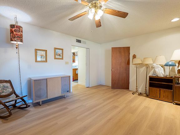 5th image of 3263 E Rialto Ave