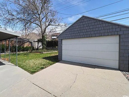 2215 S Broadmoor St — Photo 4