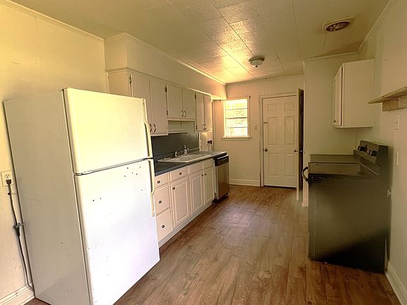 5th image of 1128 Westwood Dr