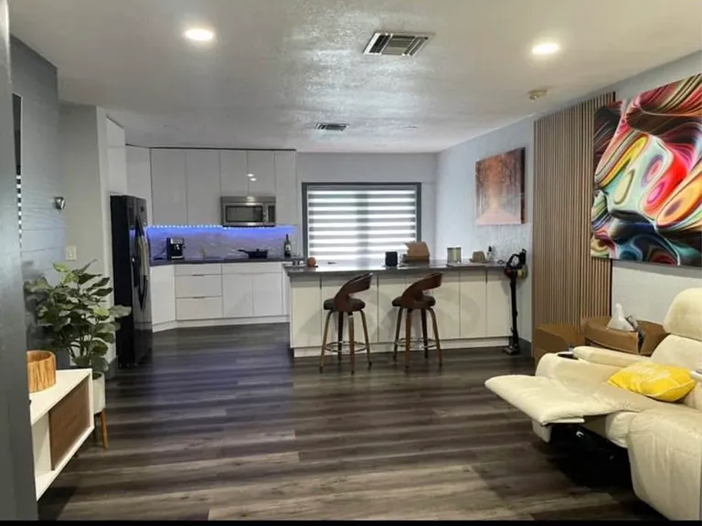 1410 N 64th Way — Photo 3