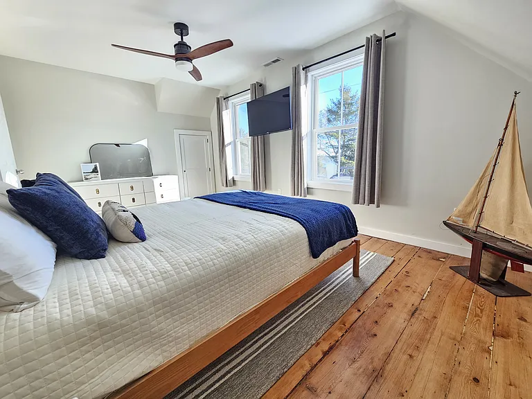 466 Main St #1 — Photo 12