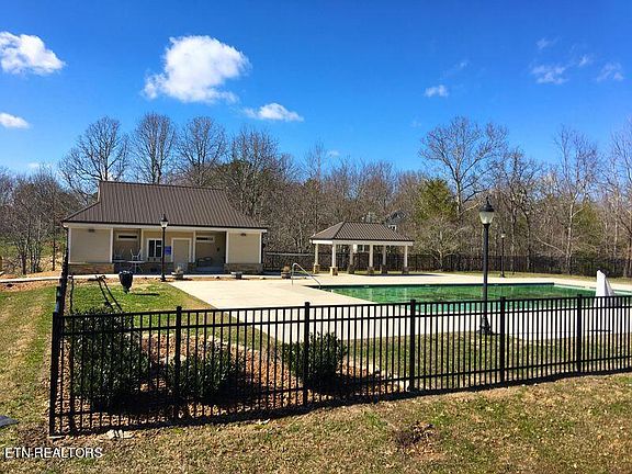 4th image of 104 Cathedral Dr