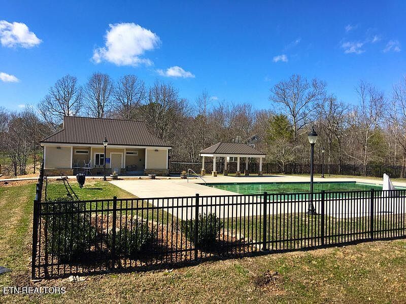 2nd image of 136 Fairhaven Dr