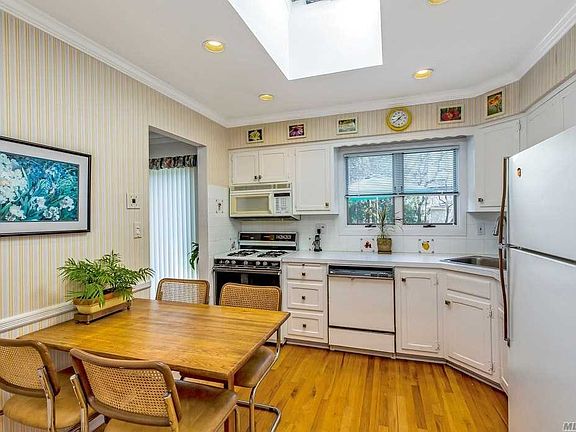 2nd image of 24 Duncan Ln