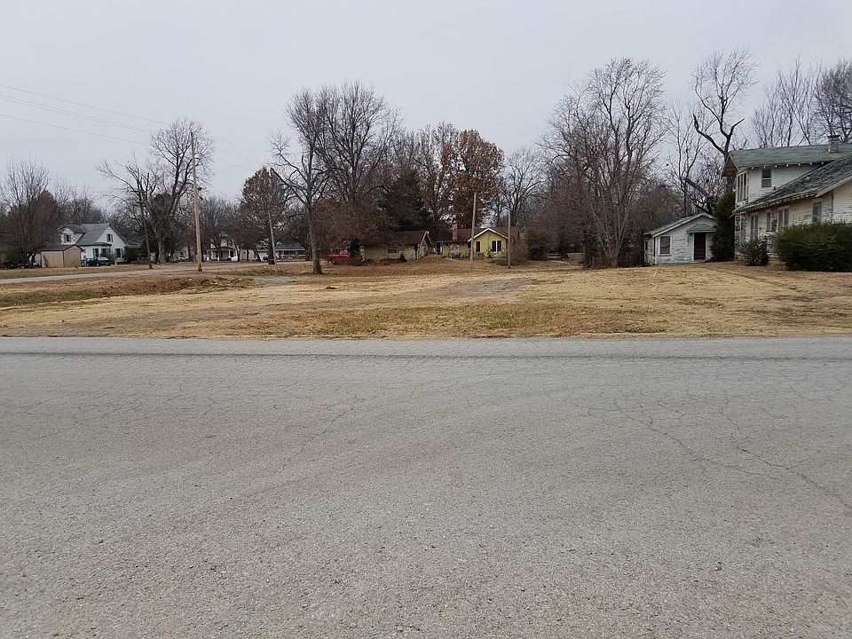 2nd image of 719 Olive St