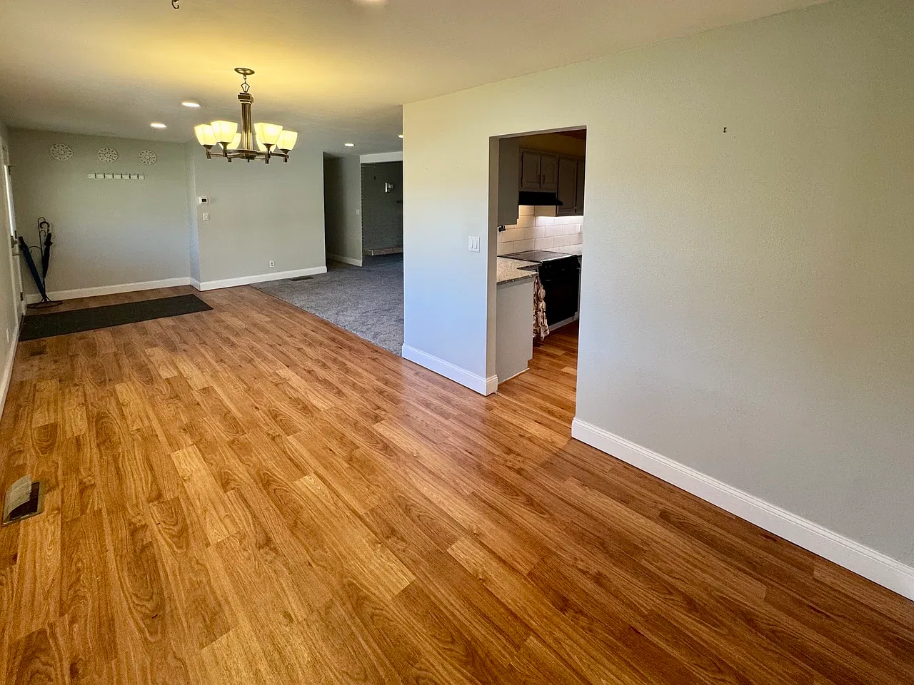 3 bed, 2030 sqft, $2,400 — Photo 4