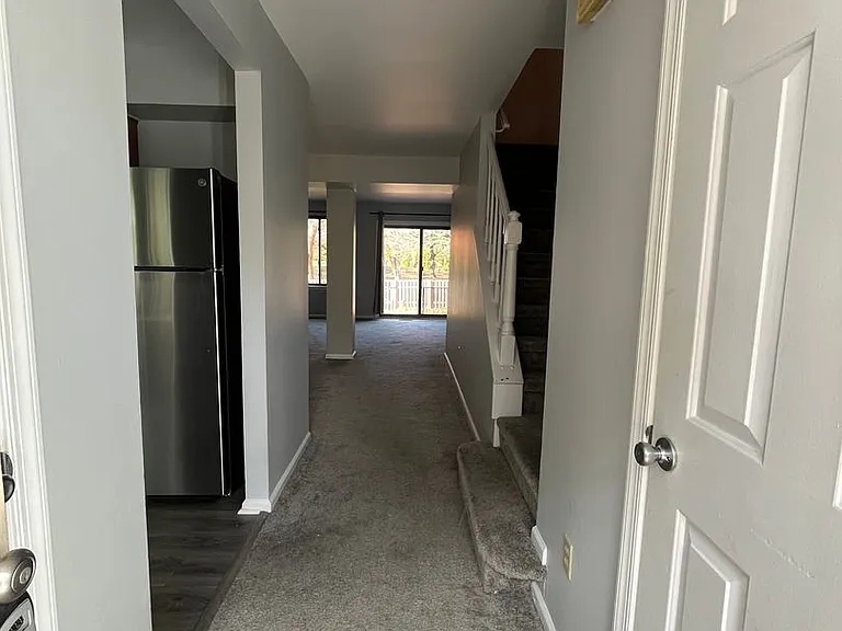 172 Windham Ct — Photo 2