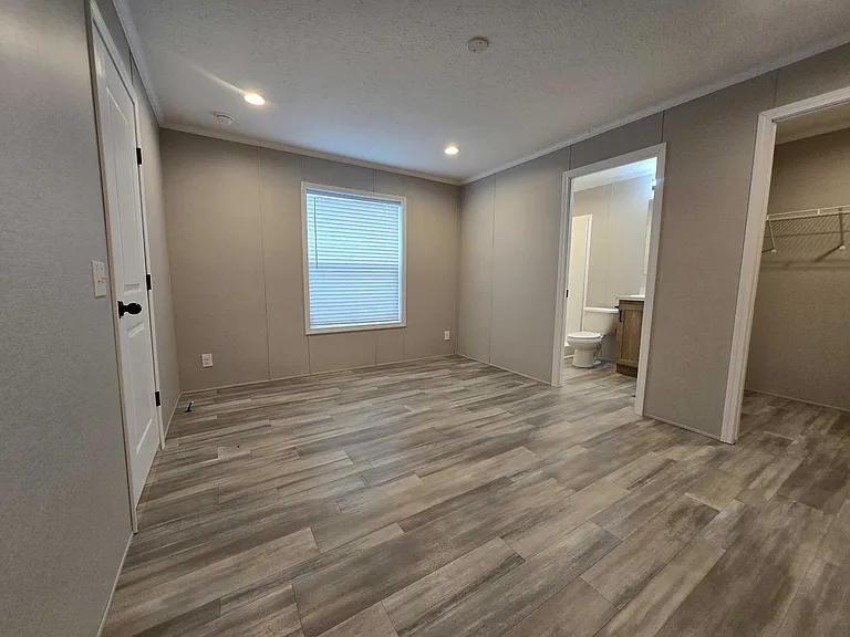 29800 Guilford Cir #460 — Photo 11