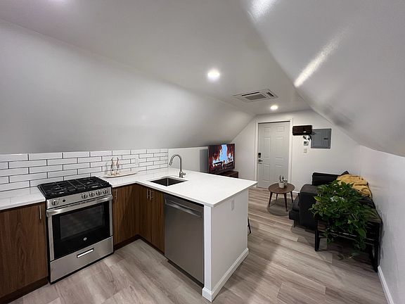 3rd image of 3422 W Schubert Ave #3