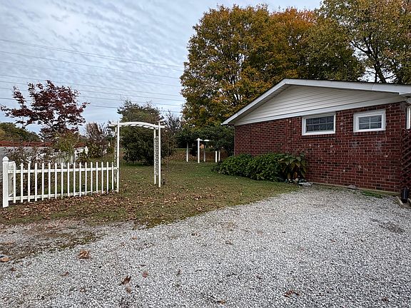 Large driveway area for parking