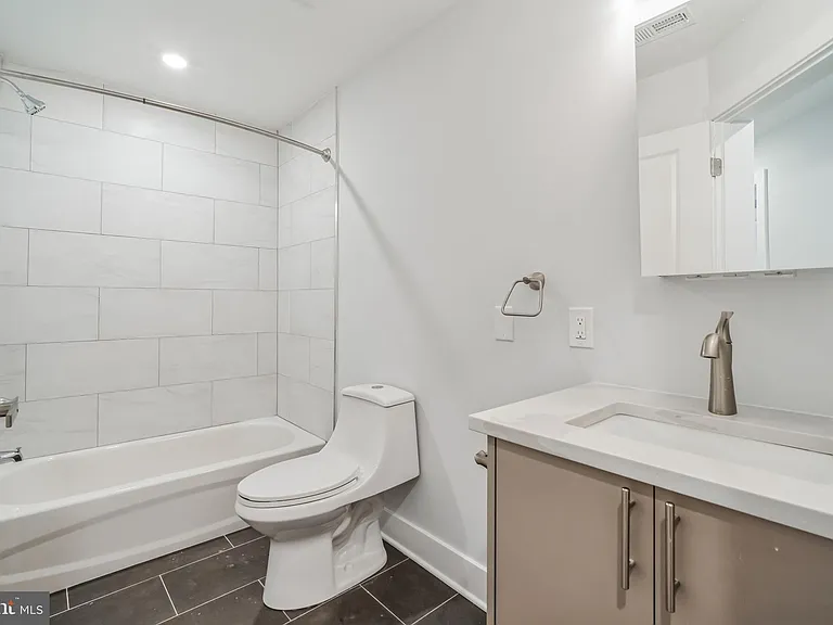 646 N 32nd St #4 — Photo 9