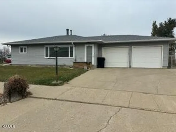 1220 11th St W, Williston, ND 58801