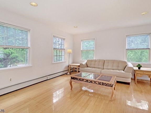 4th image of 47 Schoener Rd