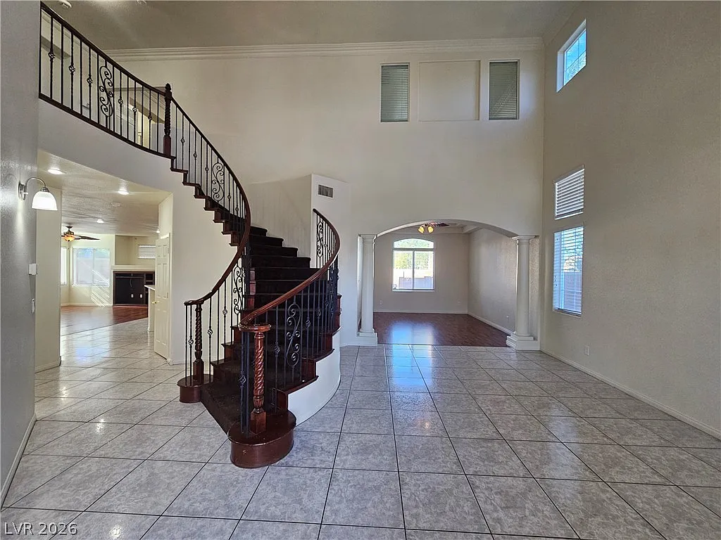 6 bed, 4.0 bath, 3574 sqft, $5,600 — Photo 4