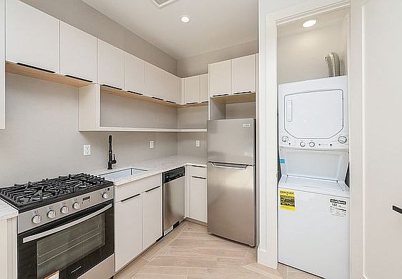 4th image of 582 E 138th St #2B