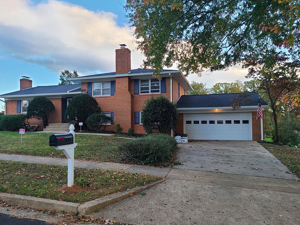 1st image of 905 Fairway Dr NE
