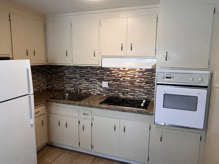 Lee Crest Apartments — Photo 6