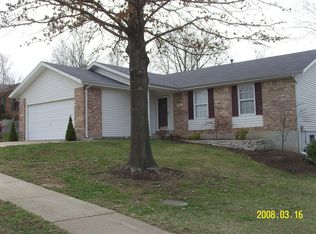 541 Rustic Valley Dr, Ballwin, MO 63021