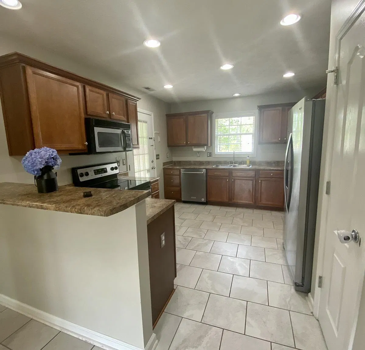 305 Bonney Ln — Photo 4